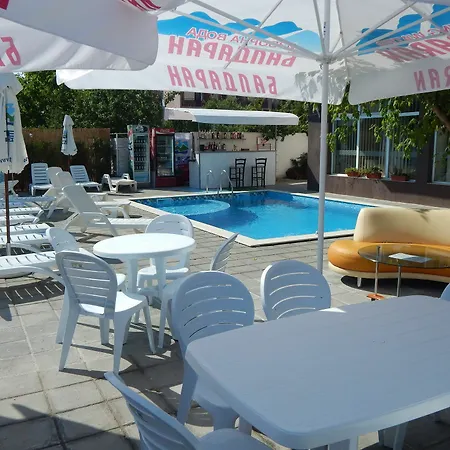 Prestige House מלון