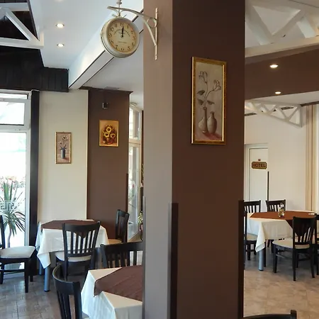 Prestige House Отель 3*
